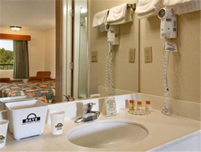 Days Inn By Wyndham Jacksonville South Memorial Hospital Δωμάτιο φωτογραφία